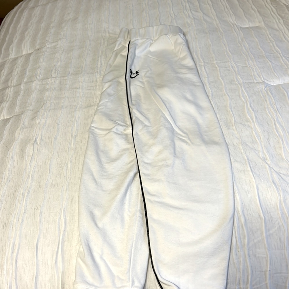 Uber Armour white Cropped size small jogger sweat pants